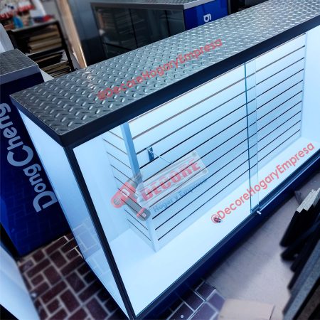VITRINA-EXHIBIDOR COUNTER CON ACERO ESTRIADO