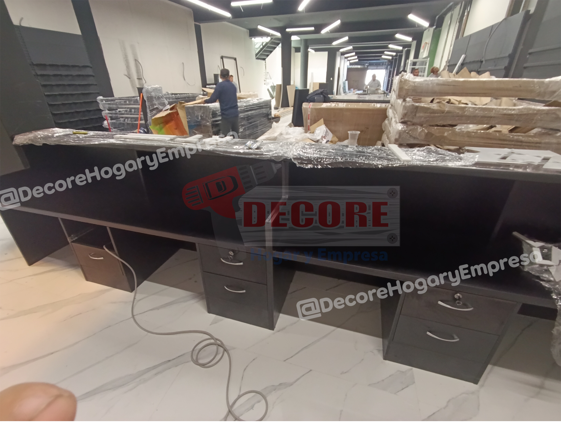 COUNTERS-MOSTRADORES DE MELAMINA CON TABLERO DE GRANITO NEGRO AMBOLUTO-FRITZ SPORT