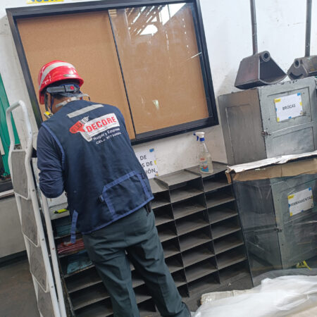 VITRINA PERIODICO MURAL