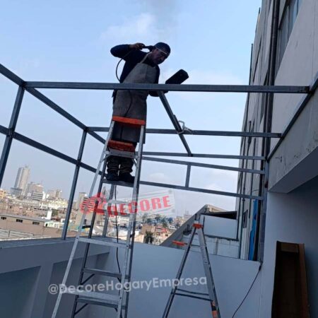 INSTALACION DE TECHOS DE POLICARBONATO