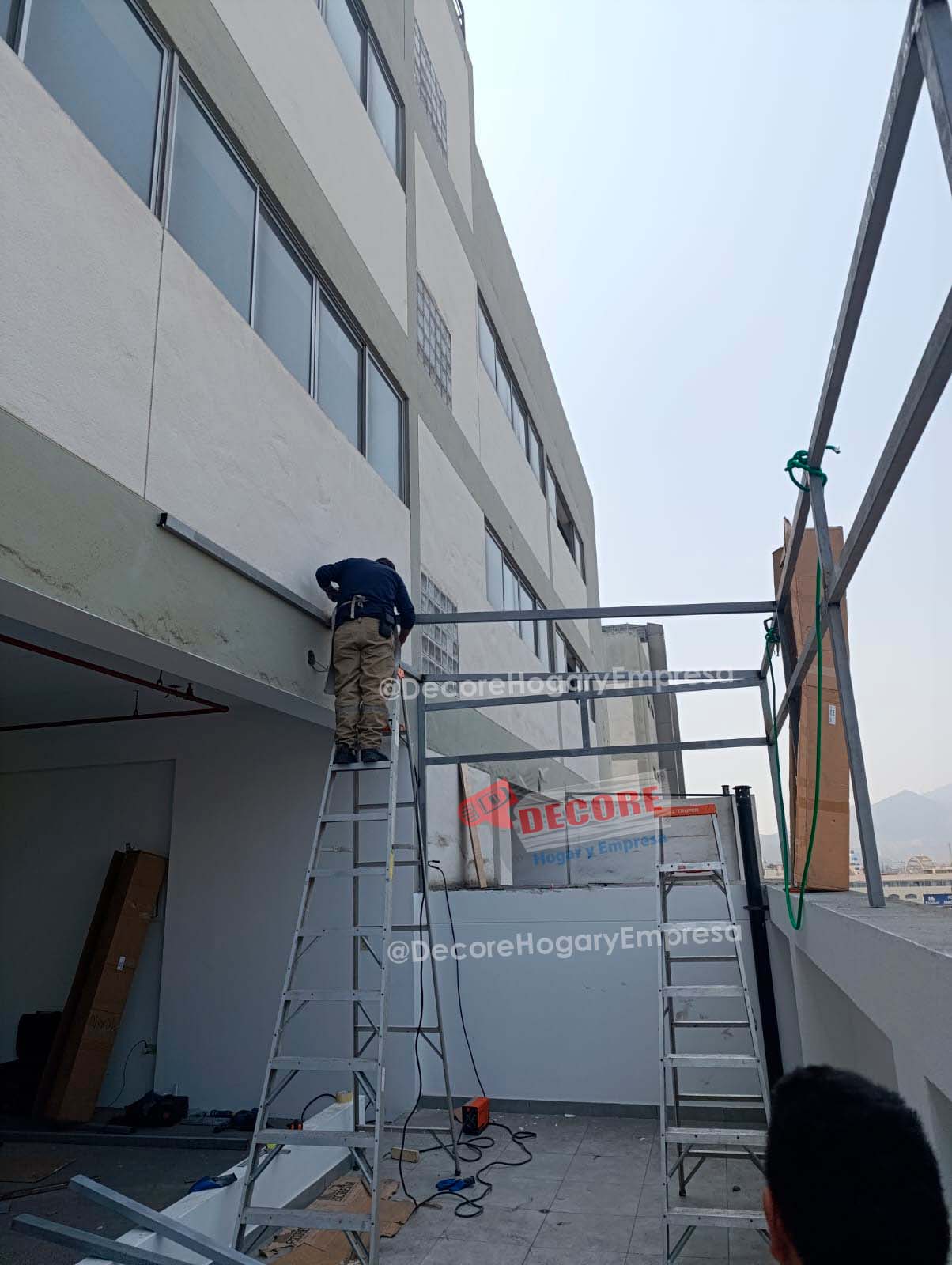 INSTALACION DE TECHOS DE POLICARBONATO