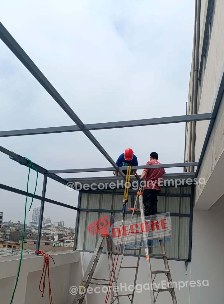 INSTALACION DE TECHOS DE POLICARBONATO