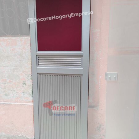 PUERTA DE BAÑOS EN ALUMINIO